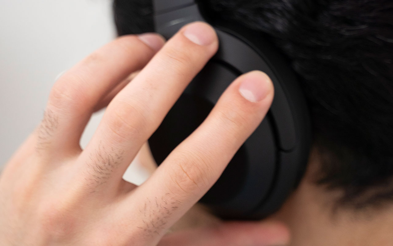 Como escolher um podcast antes de carregar no play
